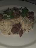 Espagueti con salsa bechamel y trozos de carne (al horno)