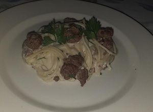 Una foto de Espagueti con salsa bechamel y trozos de carne (al horno)