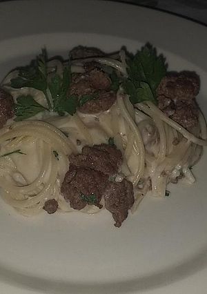 Una foto de Espagueti con salsa bechamel y trozos de carne (al horno)