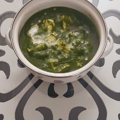 A picture of Palak paneer.