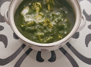 A picture of Palak paneer.