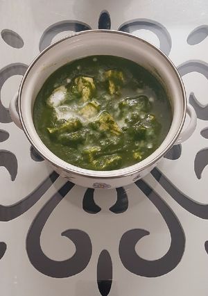 A picture of Palak paneer.