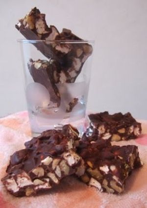 A picture of Easy and Authentic Chocolate Marshmallow Nuts Square.