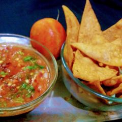 A picture of Mexican tomato Salsa with Nachos.