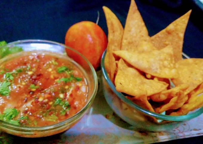 Steps to Make Quick Mexican tomato Salsa with Nachos