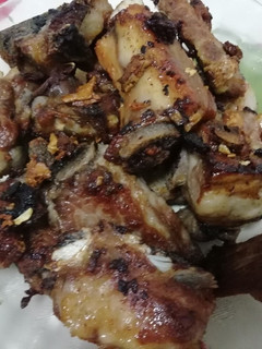 Una foto de Costillas al ajillo