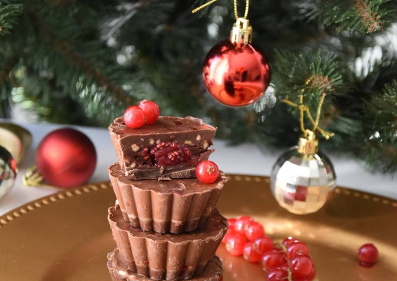 Redcurrent berry chia choco cups