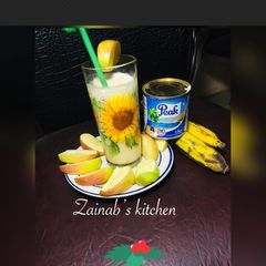 A picture of Apple & banana smoothie🍎🍏.