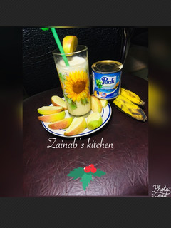 A picture of Apple & banana smoothie🍎🍏.