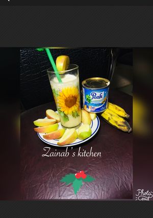 A picture of Apple & banana smoothie🍎🍏.