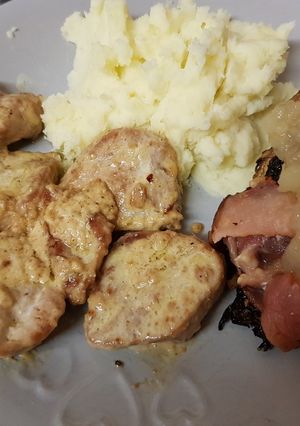 A picture of Garlic & Ginger Pork with Creamy sauce. And mashed potato.