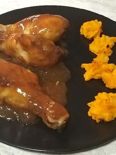 Una foto de Muslitos de pollo a la cerveza negra