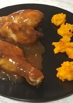 Una foto de Muslitos de pollo a la cerveza negra