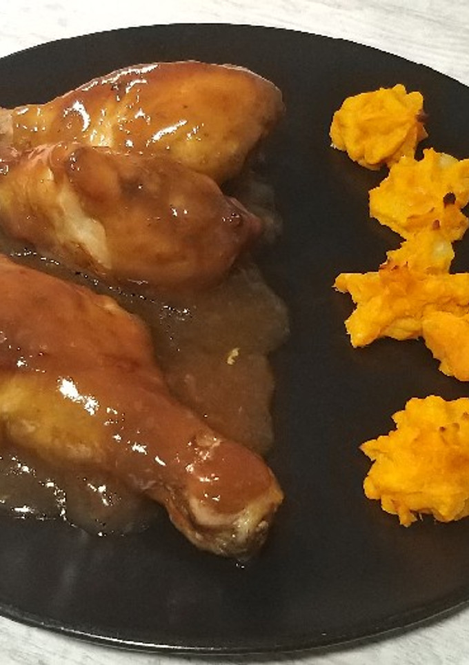 Una foto de Muslitos de pollo a la cerveza negra