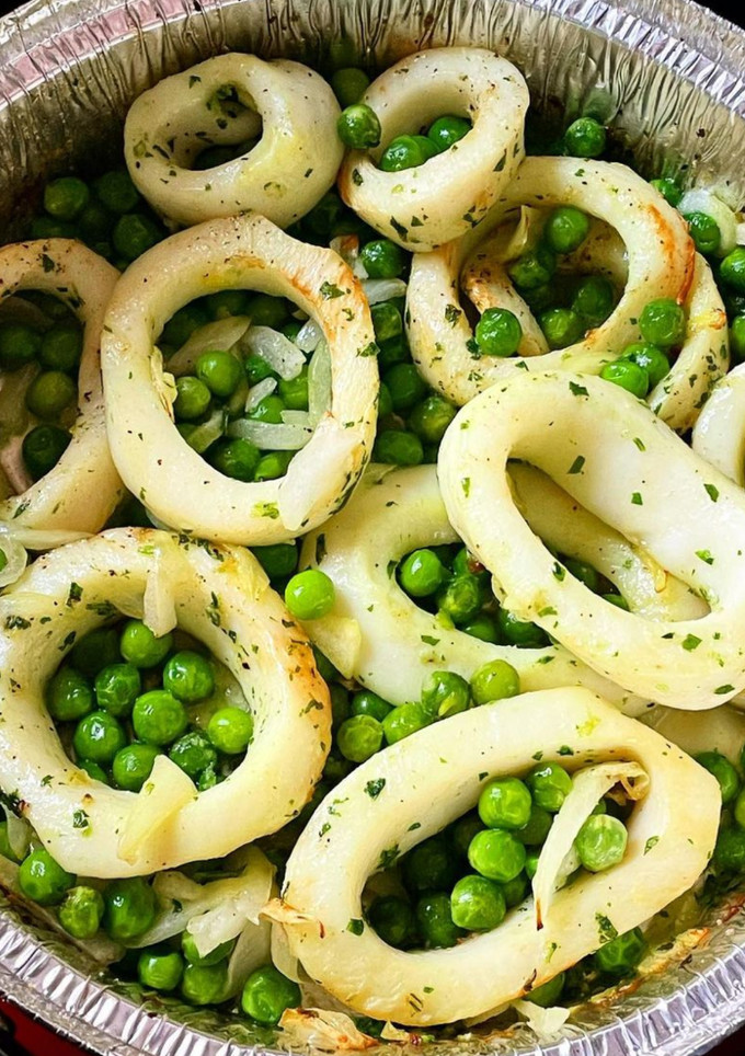 Una foto de Calamares con guisantes en la Freidora de aire (Airfryer)