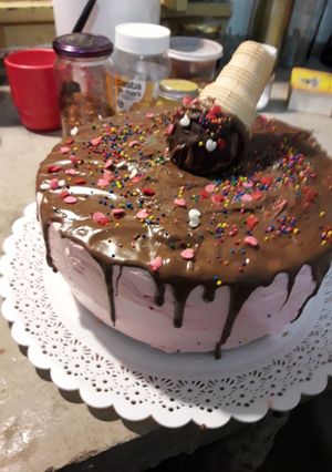 Una foto de Torta piñata cumpleaños