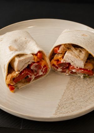 Una foto de Wraps de pollo y boniato (con salsa de yogur)