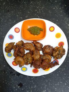 કેળાં મેથીની ભાજી ના ગોટા (Kela Methi Bhaji Gota Recipe In Gujarati) રેસીપી મુખ્ય ફોટો