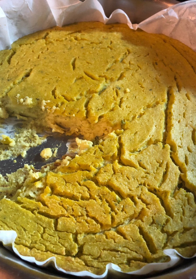 Una foto de Fainá de calabaza y albahaca