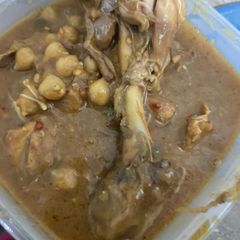 A picture of Murgh chana.