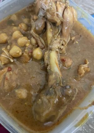 A picture of Murgh chana.