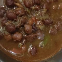 A picture of Black chickpeas.