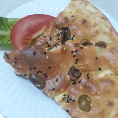 A picture of Thyme and cheese pie.