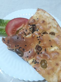A picture of Thyme and cheese pie.