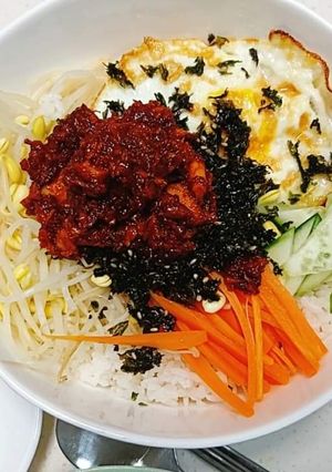 Hình của món Cơm trộn Hàn Quốc 참지 비빔밥.