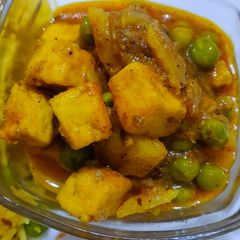 A picture of Alu matar paneer (no onion-no garlic recipe).