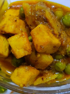 A picture of Alu matar paneer (no onion-no garlic recipe).