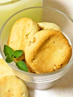 A picture of Easy Crispy Seame Cookies.