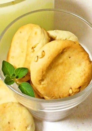 A picture of Easy Crispy Seame Cookies.