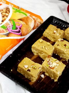 सत्तू मावा बर्फी (Sattu Mawa Barfi ki recipe in hindi) रेसिपी मुख्य फोटो