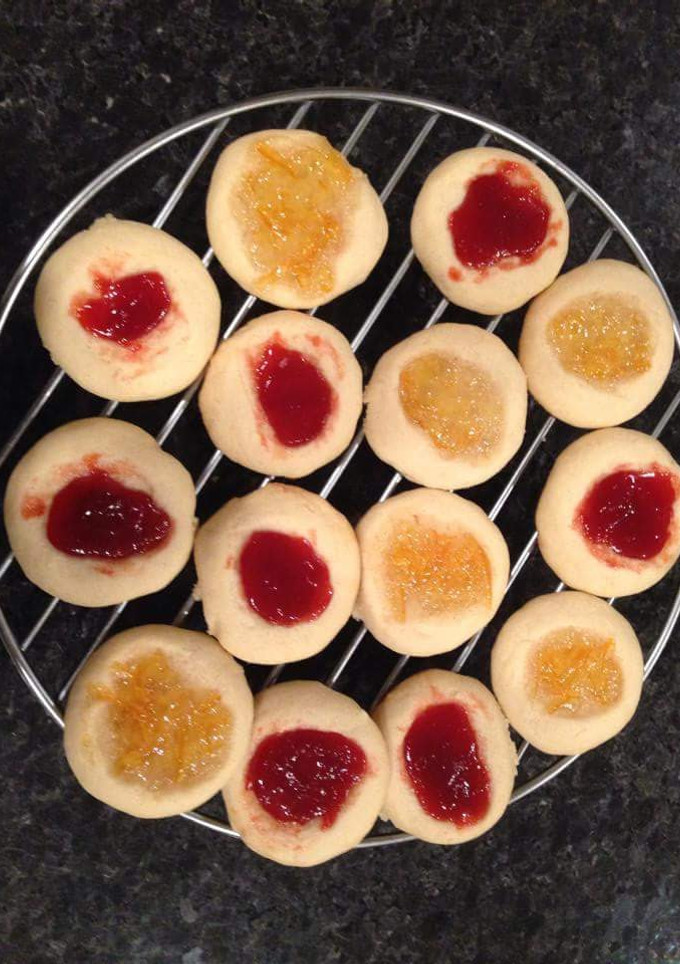 A picture of Thumb print jam cookies.