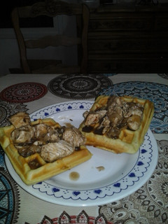 Una foto de Waffles con pollo agridulce sin harina y sin huevo, sin leche!