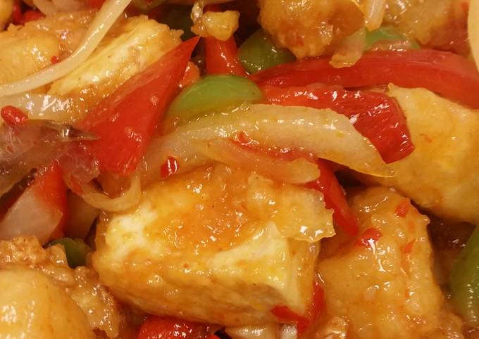 Stir fry sweet chili glazed tofu with peppers &amp; onions and Thai