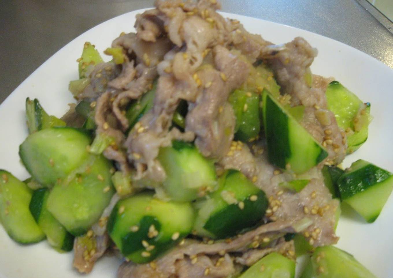 Pork with Salt Sauce and Cucumber