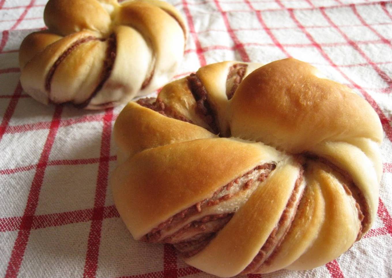 Spiral Anpan made by bread machine