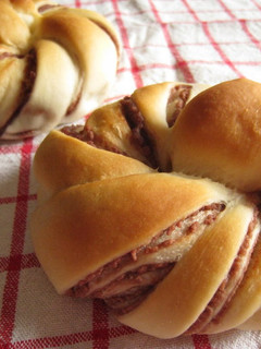 A picture of Spiral Anpan Made with a Bread Machine.
