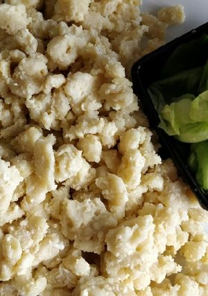Tojásos galuska ecetes salátával recept fotója