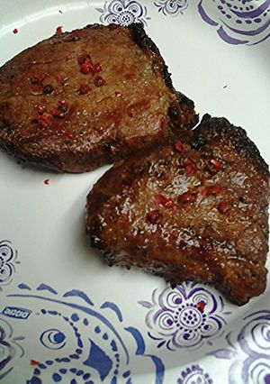 A picture of Pink pepper berry steak.