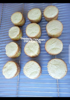 A picture of Vanilla cup cakes.