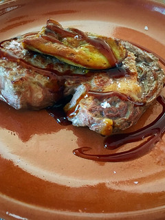 Una foto de Lomo de ternera con foie y reducción de Pedro Ximénez