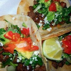 A picture of Ray's Chorizo & Diesmillo Tacos.