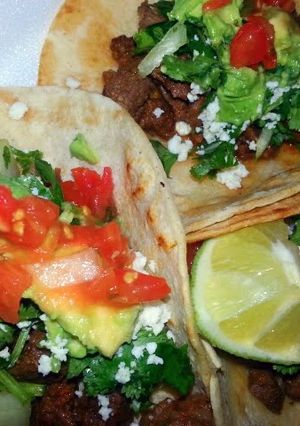 A picture of Ray's Chorizo & Diesmillo Tacos.