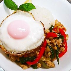 A picture of Healthy Phad Ga Prao with Chicken Breast.