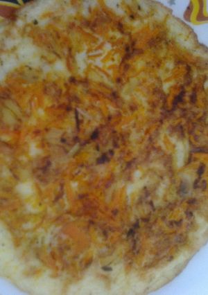 Una foto de Tortilla con zanahoria y cebolla