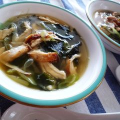 A picture of Simple & Tasty Green Onion & Chicken Soup.