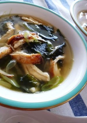 A picture of Simple & Tasty Green Onion & Chicken Soup.